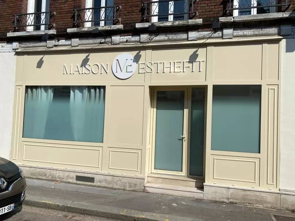 Miroiterie et menuiserie - Fourniture et pose d'une façade de magasiin sur SOTTEVILLE Miroiterie et menuiserie - Fourniture et pose d'une façade de magasiin sur SOTTEVILLE