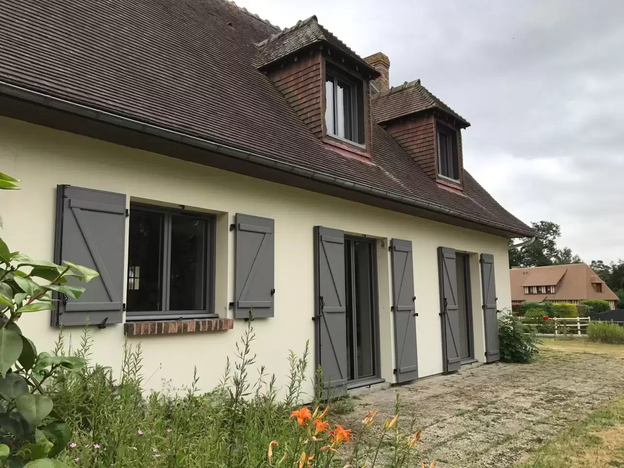 Miroiterie et menuiserie - rénovation des fenêtres et porte d'une maison à SAINT OUEN DE THOUBERVILLE Miroiterie et menuiserie - rénovation des fenêtres et porte d'une maison à SAINT OUEN DE THOUBERVILLE