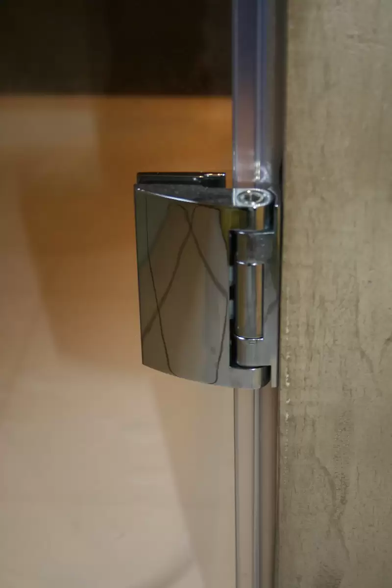 Finition fixation paroi de douche