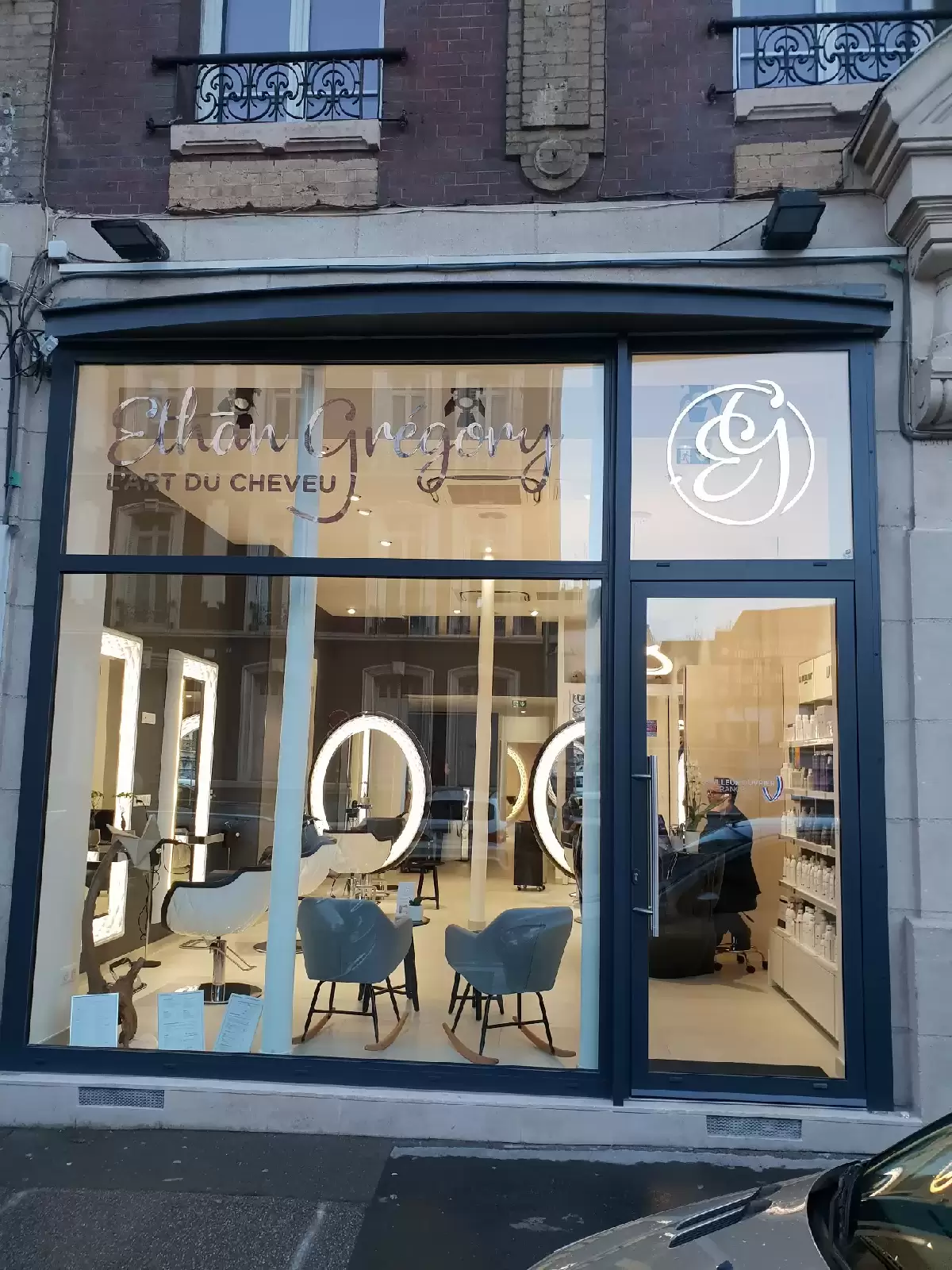 Miroiterie et menuiserie - Façade de magasin avec vitrage de grande dimension
