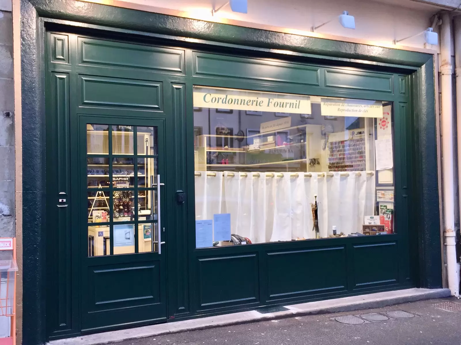 Miroiterie et menuiserie - REALISATION D'UNE FACADE EN ALUMINIUM Miroiterie et menuiserie - REALISATION D'UNE FACADE EN ALUMINIUM