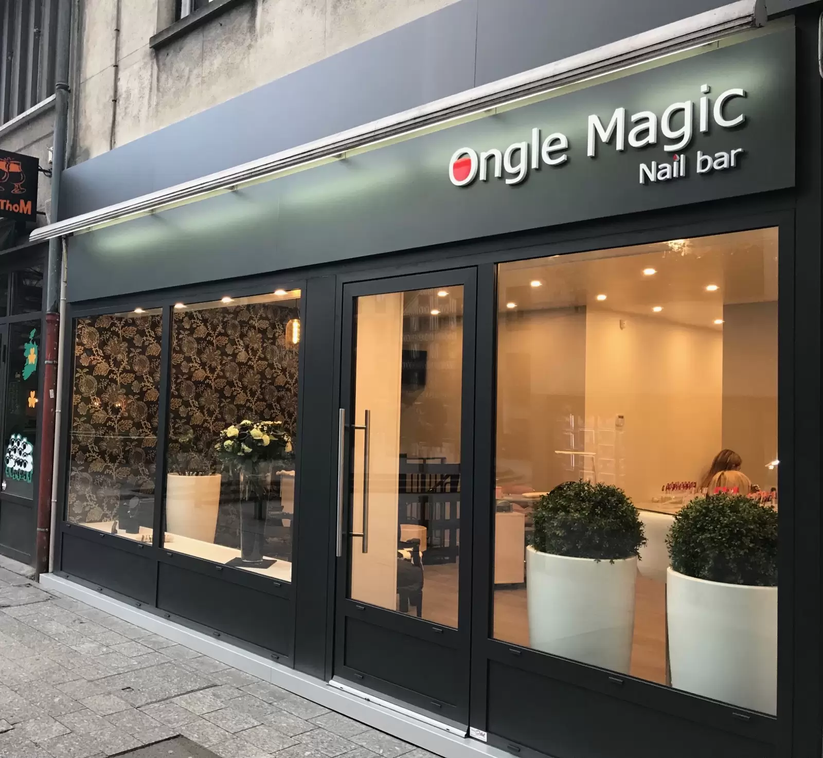 Miroiterie et menuiserie - Remplacement d'une façace de magasin à Rouen Miroiterie et menuiserie - Remplacement d'une façace de magasin à Rouen