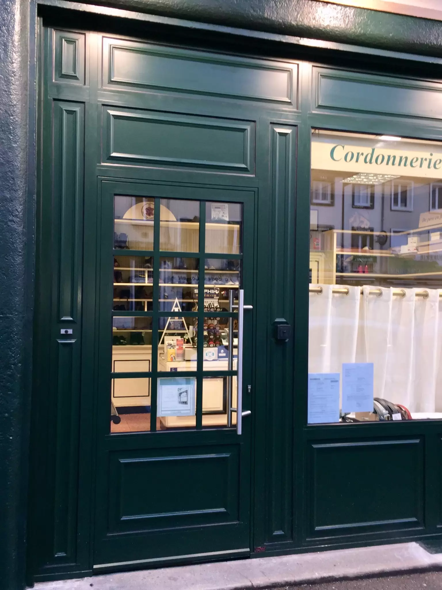 Miroiterie et menuiserie - REALISATION D'UNE FACADE EN ALUMINIUM Miroiterie et menuiserie - REALISATION D'UNE FACADE EN ALUMINIUM