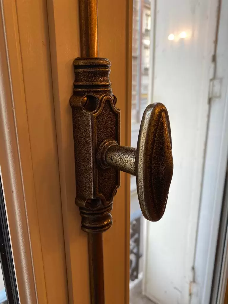 Miroiterie et menuiserie - Fenêtre bois traditionnelles de marque ATULAM