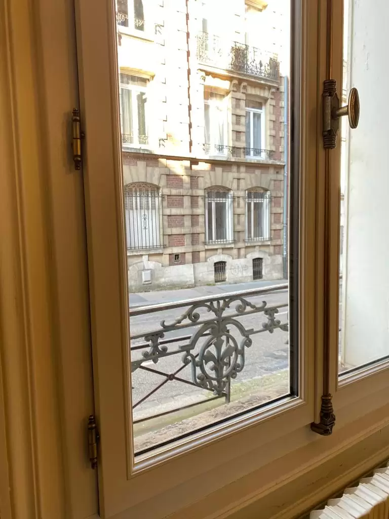 Miroiterie et menuiserie - Fenêtre bois traditionnelles de marque ATULAM