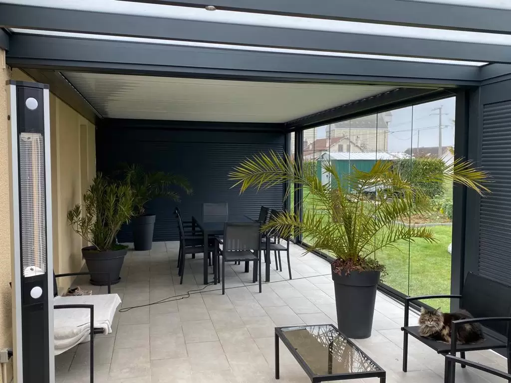 Vérandas, pergolas et SPA - FOURNITURE ET POSE D'UNE PERGOLA AVEC PAROIS VITREES ET VOLETS Vérandas, pergolas et SPA - FOURNITURE ET POSE D'UNE PERGOLA AVEC PAROIS VITREES ET VOLETS