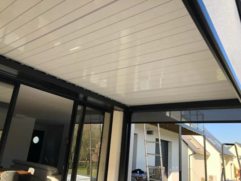 Vérandas, pergolas et SPA - pose de pergola bioclimatique avec stores sur SAINTE BARBE SUR GAILLON Vérandas, pergolas et SPA - pose de pergola bioclimatique avec stores sur SAINTE BARBE SUR GAILLON