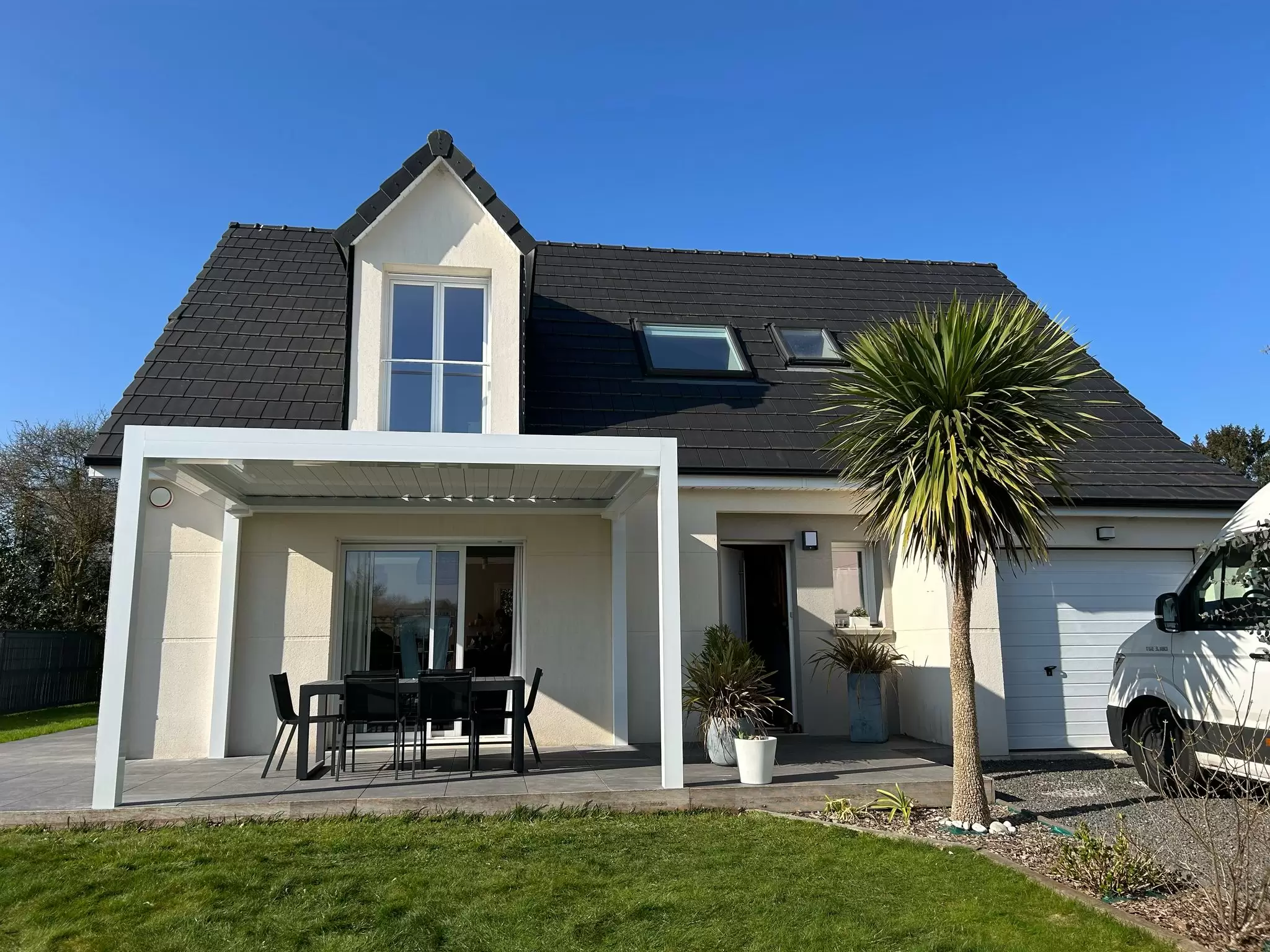 Vérandas, pergolas et SPA - PERGOLA BIOCLIMATIQUE SUR FRANQUEVILLE SAINT PIERRE 76520