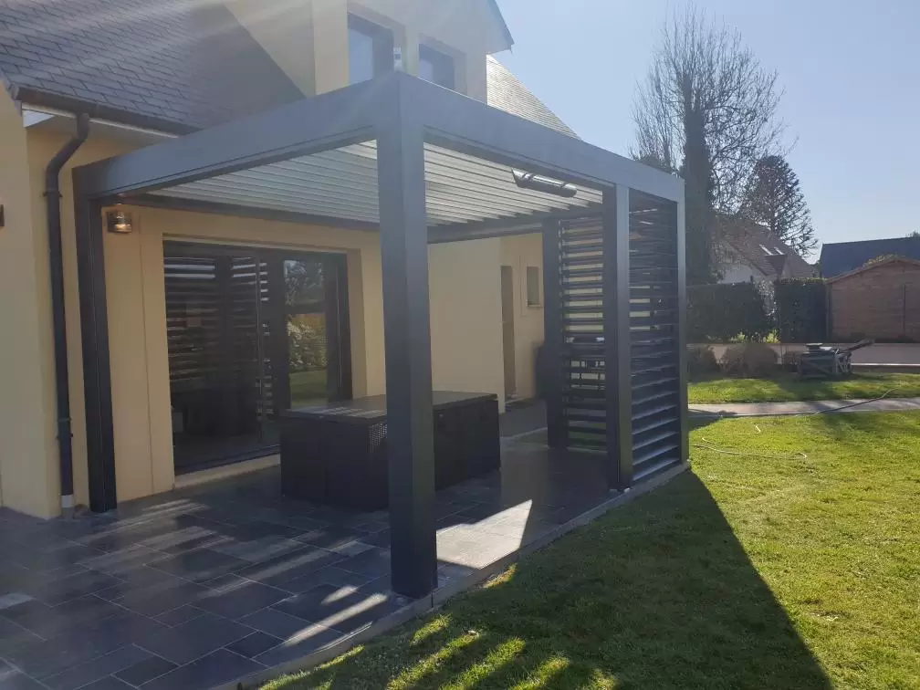 Vérandas, pergolas et SPA - PERGOLA BIOCLIMATIQUE AVEC PROTECT LAMES ET STORES