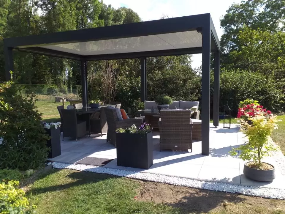 Vérandas, pergolas et SPA - PERGOLA AUTOPORTANTE A LAME ORIENTABLES Vérandas, pergolas et SPA - PERGOLA AUTOPORTANTE A LAME ORIENTABLES