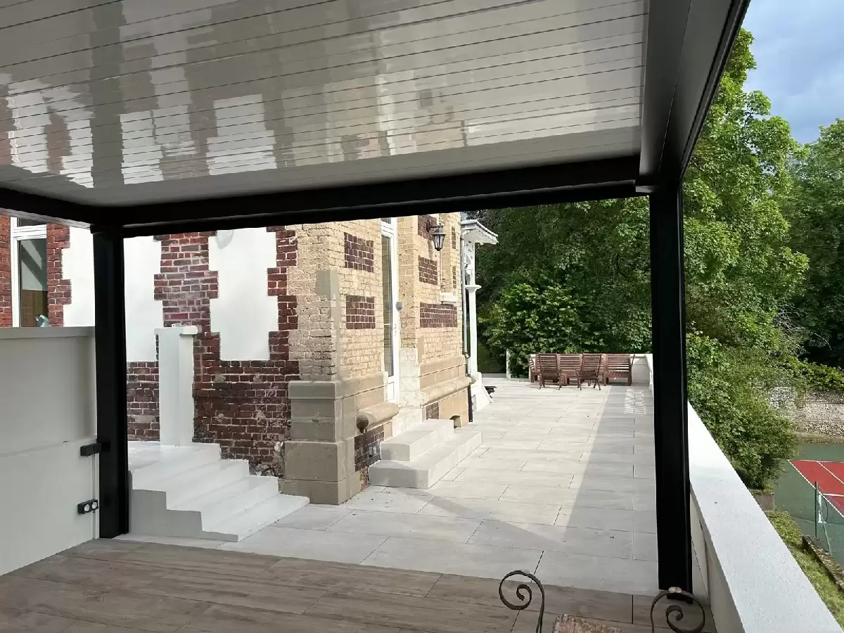 Vérandas, pergolas et SPA - FOURNITURE ET POSE D'UNE PERGOLA BIOCLIMATIQUE SUR DEVILLE LES ROUEN