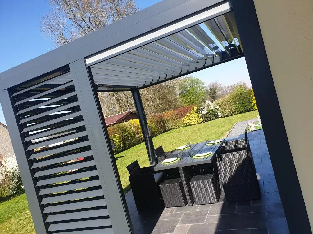 Vérandas, pergolas et SPA - PERGOLA BIOCLIMATIQUE AVEC PROTECT LAMES ET STORES