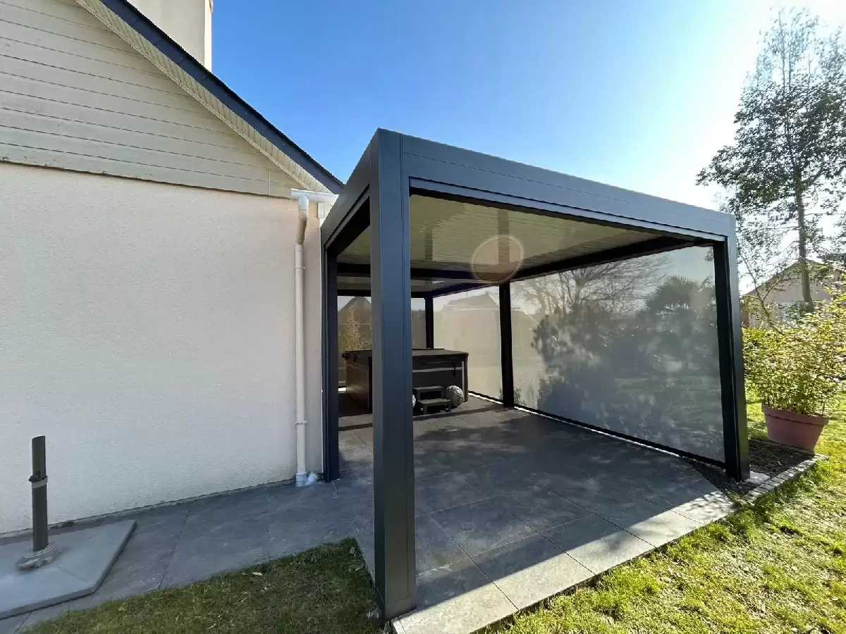 Vérandas, pergolas et SPA - PERGOLA BIOCLIMATIQUE SUR FRANQUEVILLE SAINT PIERRE 76520