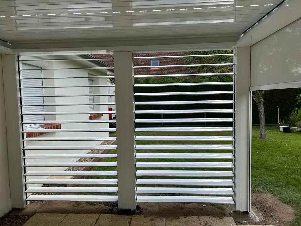 Vérandas, pergolas et SPA - PERGOLA BIOCLIMATIQUE BLANCHE Vérandas, pergolas et SPA - PERGOLA BIOCLIMATIQUE BLANCHE