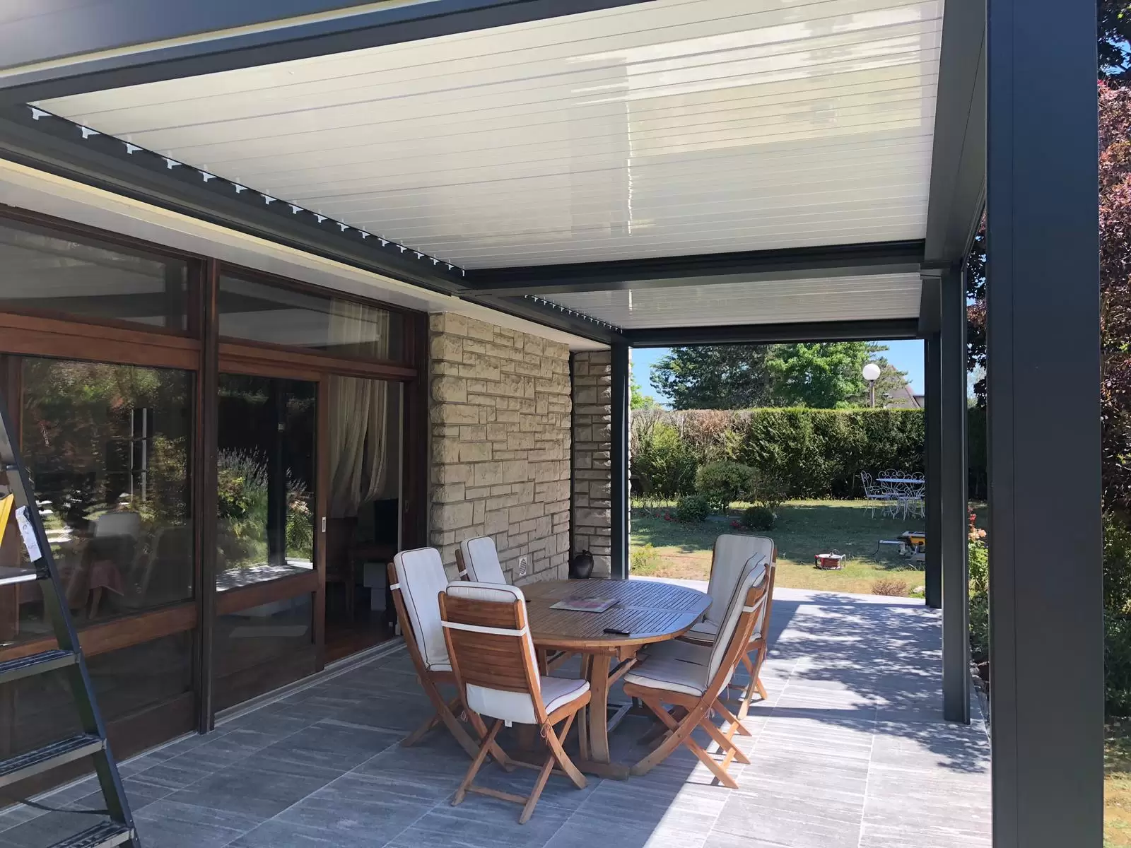 Vérandas, pergolas et SPA - Installation d'une pergola bioclimatique retractable sur SAINT ETIENNE DU ROUVRAY
