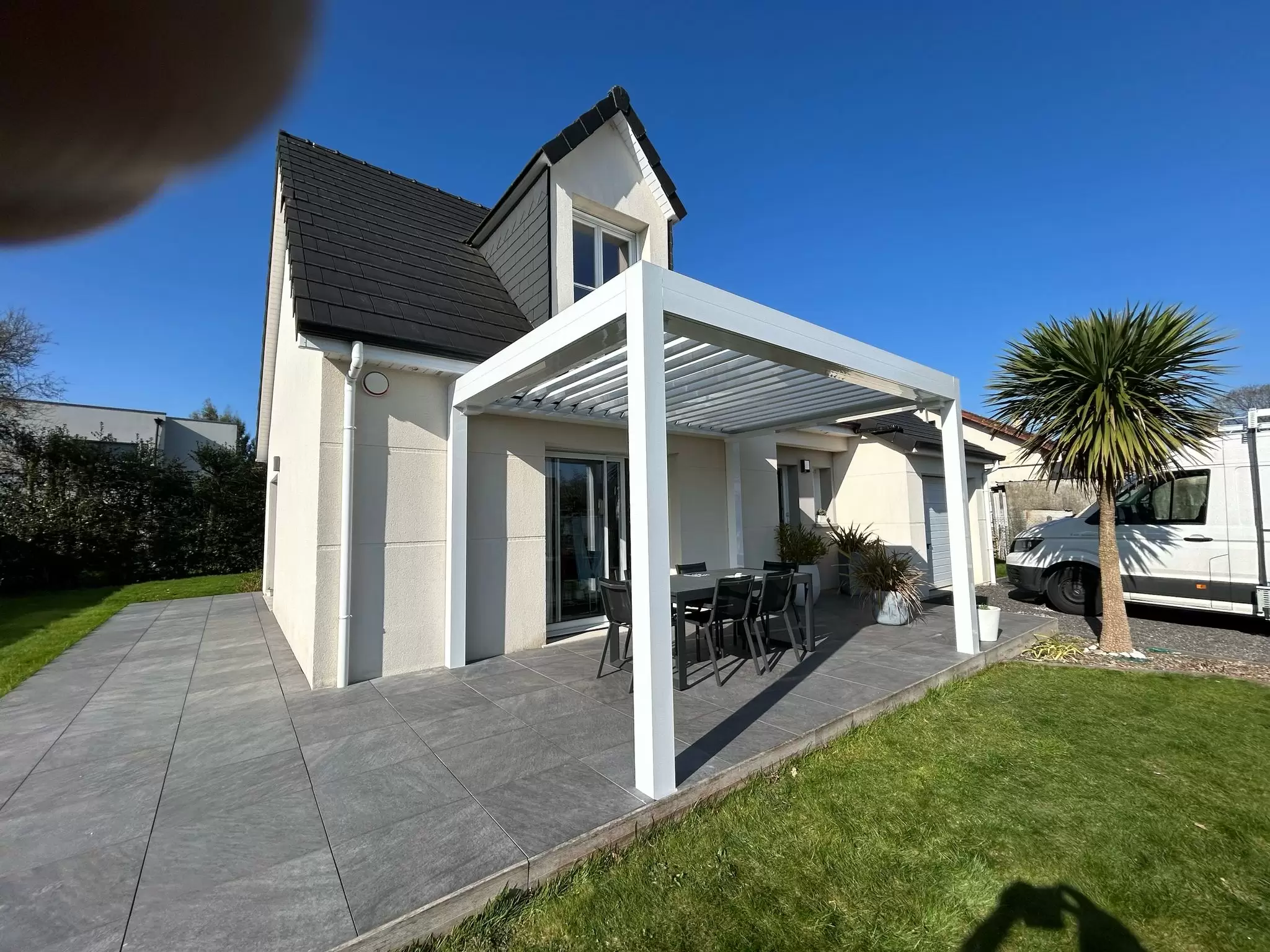 Vérandas, pergolas et SPA - PERGOLA BIOCLIMATIQUE SUR FRANQUEVILLE SAINT PIERRE 76520