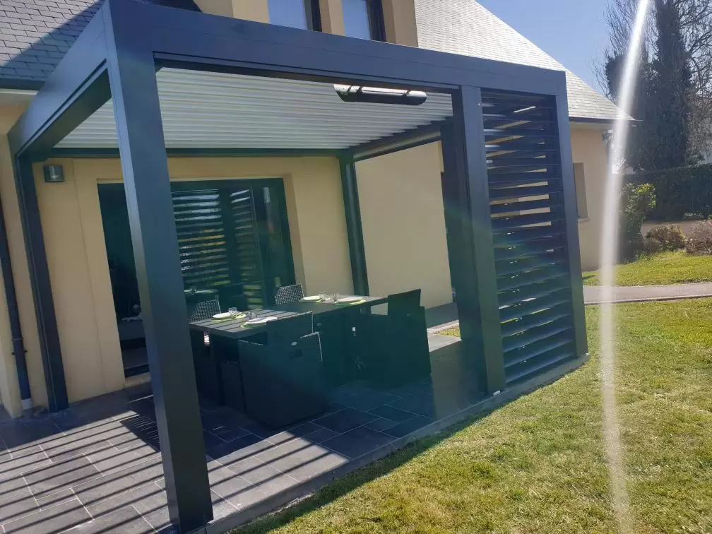 Vérandas, pergolas et SPA - PERGOLA BIOCLIMATIQUE AVEC PROTECT LAMES ET STORES