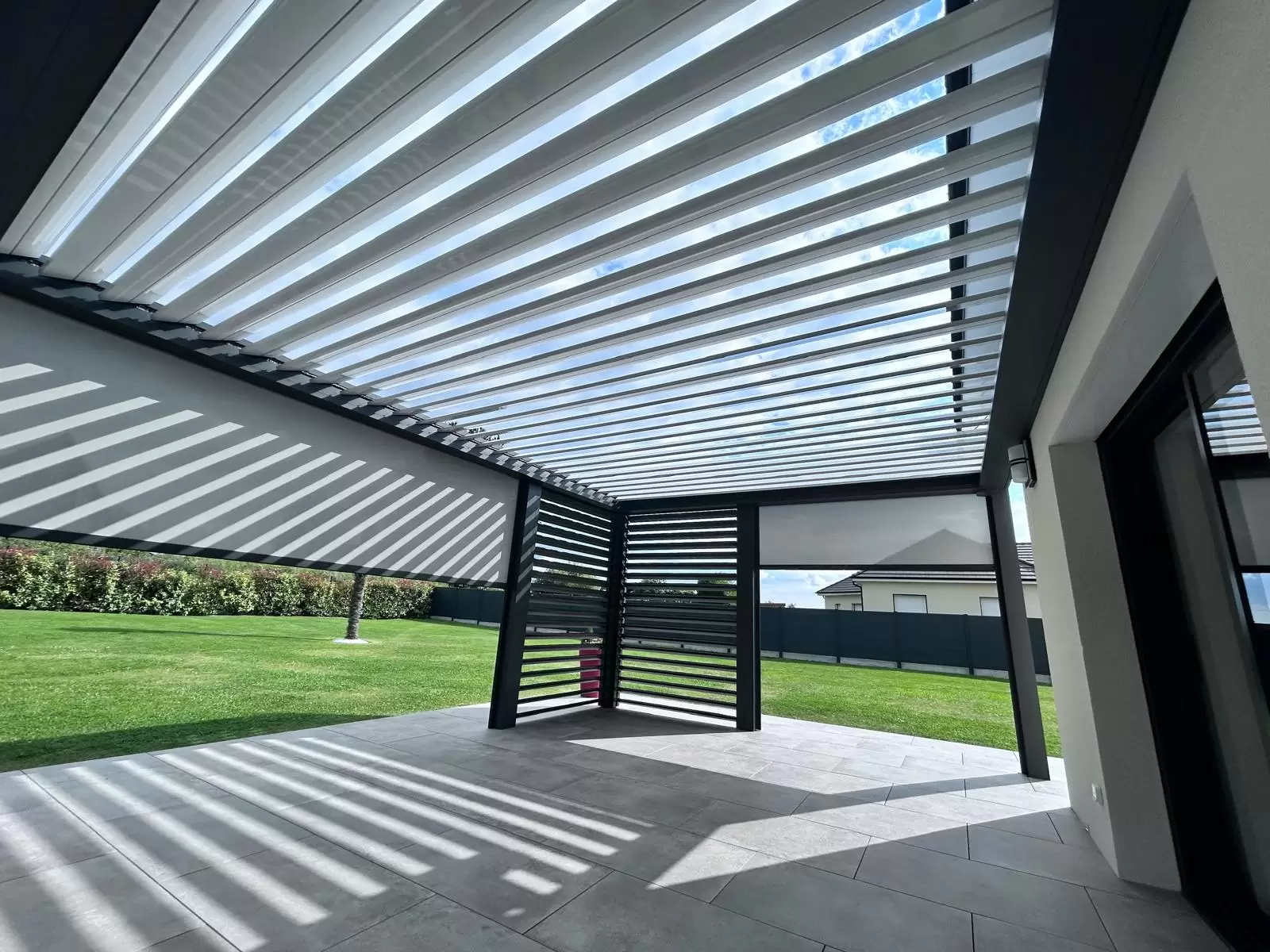 Vérandas, pergolas et SPA - FOURNITURE ET POSE D'UNE PERGOLA EN ALUMINIUM SUR BOSC GUERARD SAINT ADRIEN Vérandas, pergolas et SPA - FOURNITURE ET POSE D'UNE PERGOLA EN ALUMINIUM SUR BOSC GUERARD SAINT ADRIEN