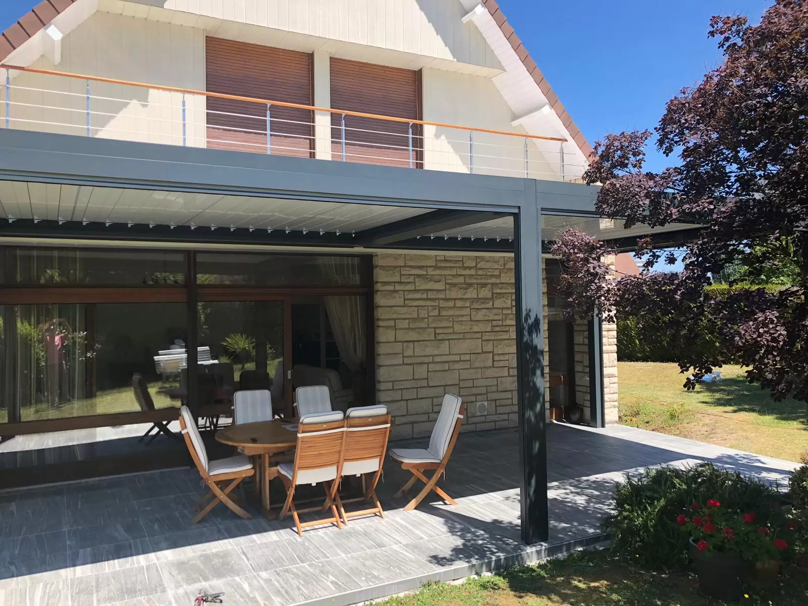 Vérandas, pergolas et SPA - Installation d'une pergola bioclimatique retractable sur SAINT ETIENNE DU ROUVRAY