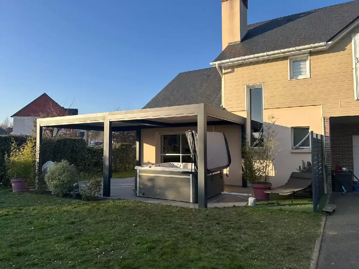 LA SAISON DES POSES DE PERGOLAS EST DE RETOUR ! LA SAISON DES POSES DE PERGOLAS EST DE RETOUR !