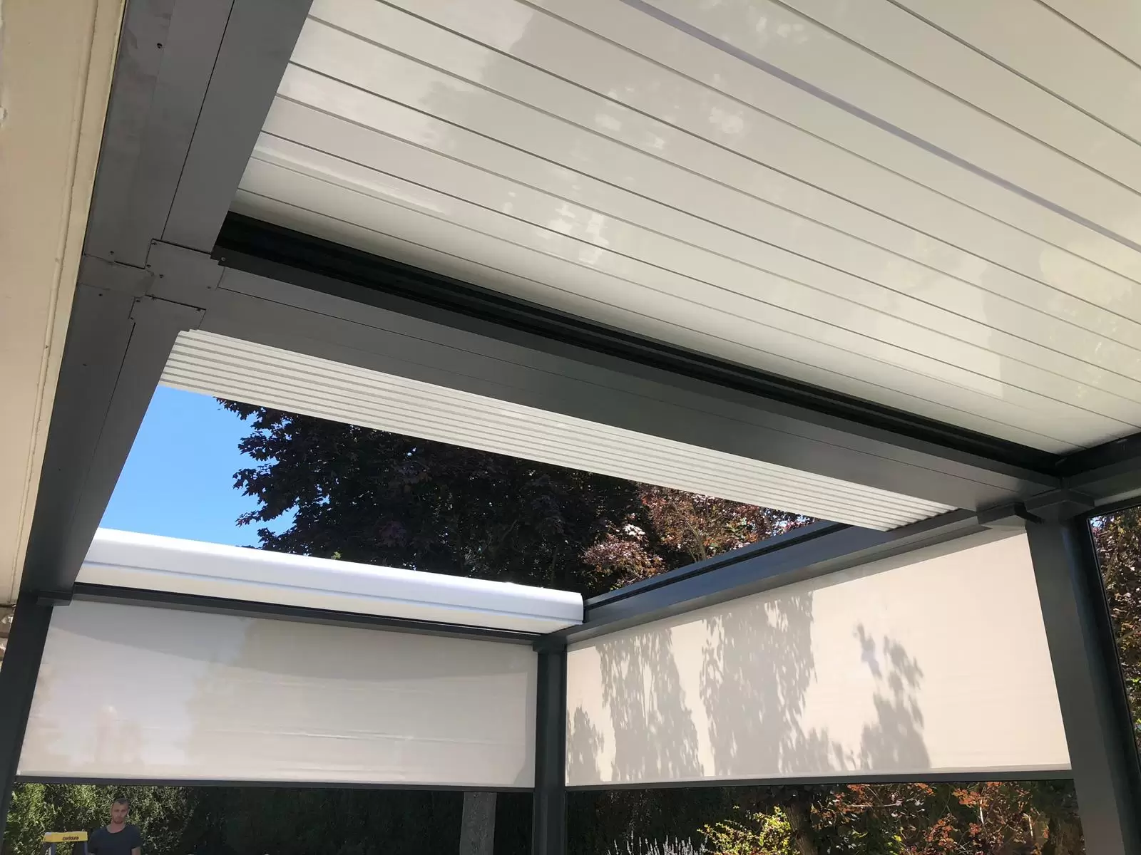 Vérandas, pergolas et SPA - Installation d'une pergola bioclimatique retractable sur SAINT ETIENNE DU ROUVRAY