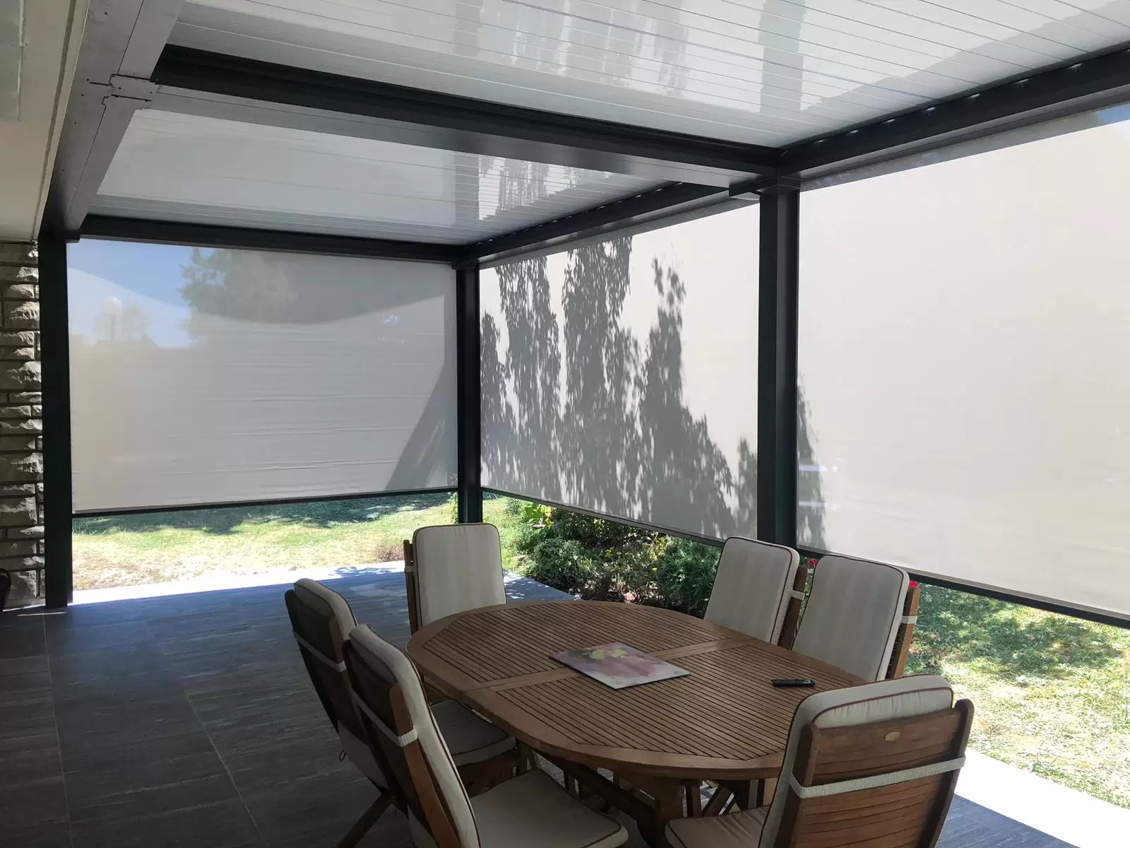 Vérandas, pergolas et SPA - Installation d'une pergola bioclimatique retractable sur SAINT ETIENNE DU ROUVRAY