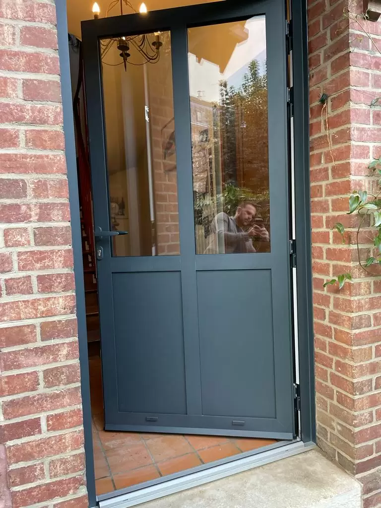 Miroiterie et menuiserie - PORTE EN ALUMINIUM SUR MESURE DE MARQUE TECHNAL
