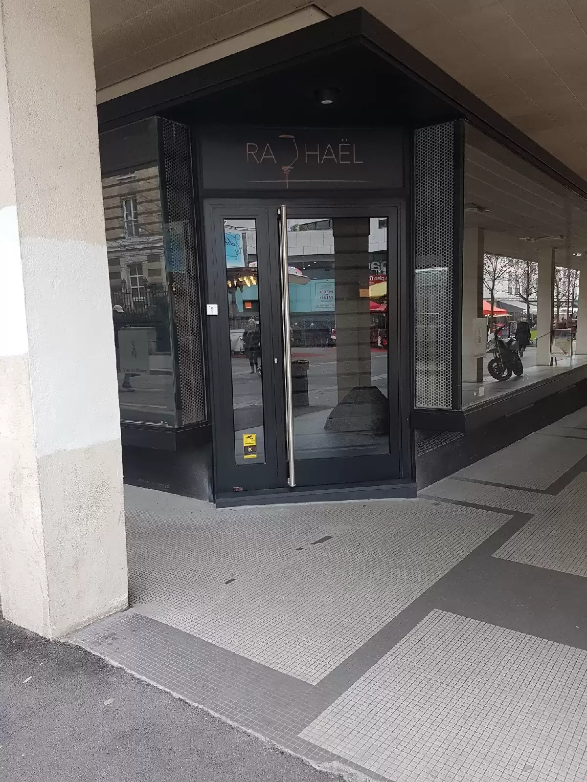 Miroiterie et menuiserie - PORTE DE MAGASIN SUR ROUEN