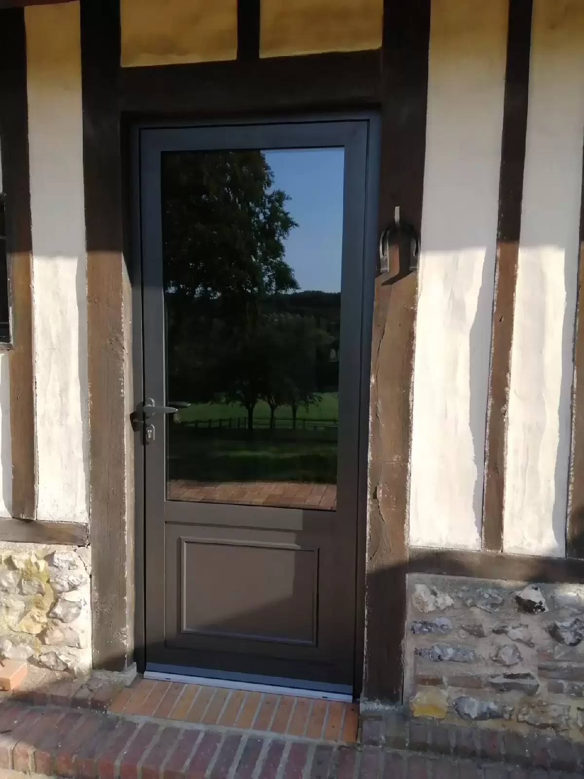 Miroiterie et menuiserie - PORTE D ENTREE EN ALUMINIUM DE MARQUE TECHNAL
