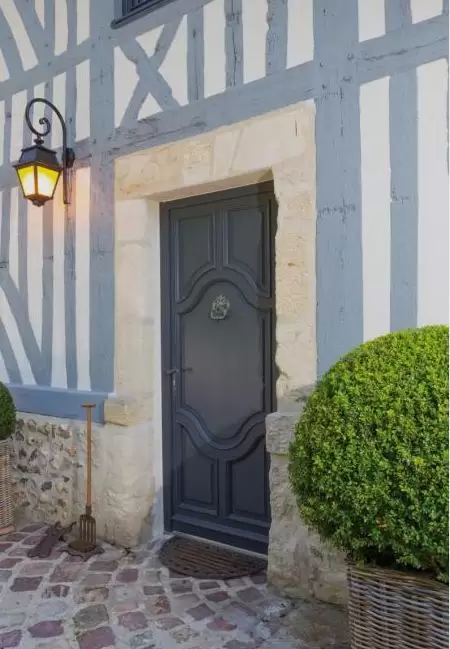 Miroiterie et menuiserie - FOURNITURE ET POSE DE PORTE EN BOIS TRADITIONNELLE SUR MESURE Miroiterie et menuiserie - FOURNITURE ET POSE DE PORTE EN BOIS TRADITIONNELLE SUR MESURE