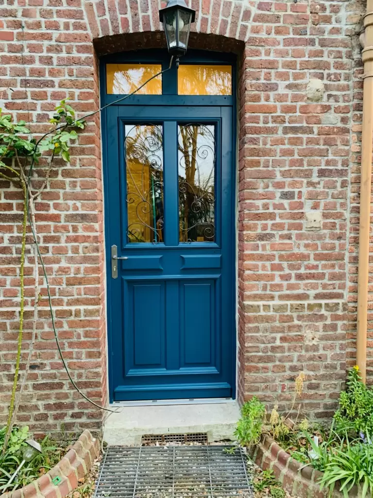 Miroiterie et menuiserie - FOURNITURE ET POSE DE PORTE EN BOIS TRADITIONNELLE SUR MESURE Miroiterie et menuiserie - FOURNITURE ET POSE DE PORTE EN BOIS TRADITIONNELLE SUR MESURE