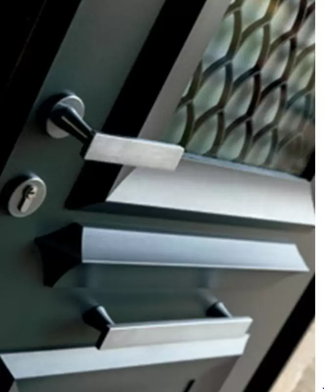 Miroiterie et menuiserie - Rénovation de porte d'entrée classique aluminium sur mesure