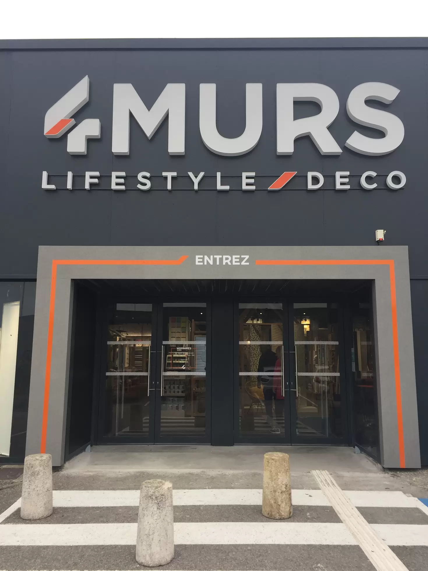 Miroiterie et menuiserie - PORTE DE MAGASIN EN ALUMINIUM SUR BARENTIN