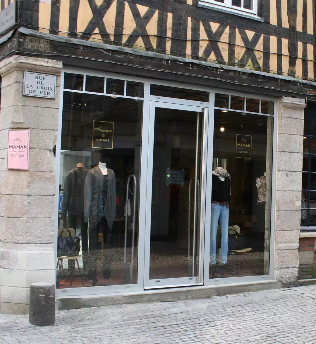 Miroiterie et menuiserie - PORTE DE MAGASIN SUR ROUEN