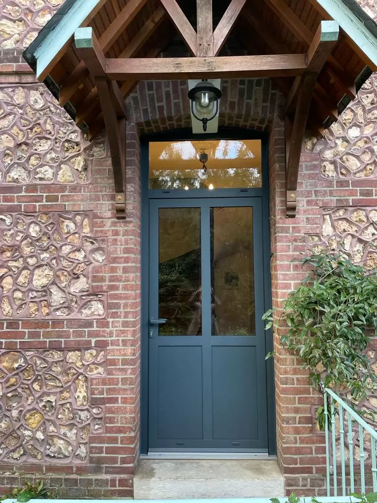 Miroiterie et menuiserie - PORTE EN ALUMINIUM SUR MESURE DE MARQUE TECHNAL