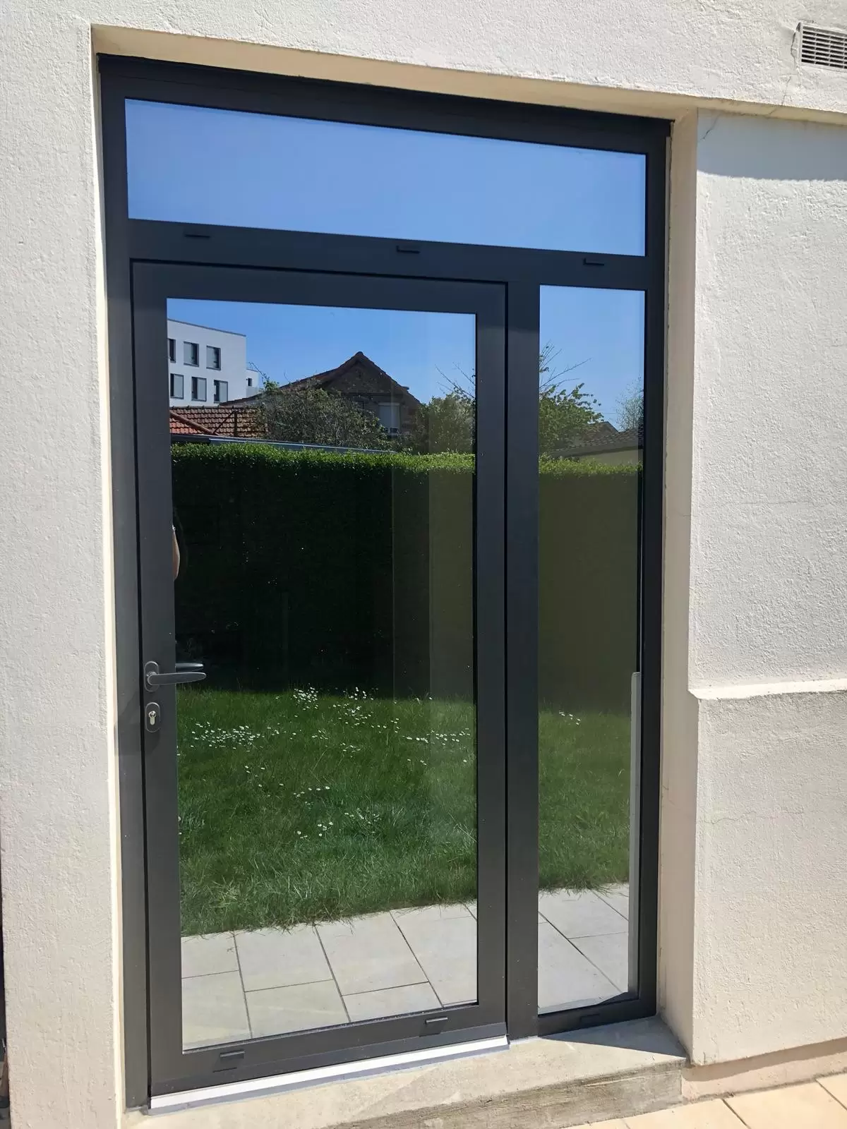 Miroiterie et menuiserie - PORTE D ENTREE EN ALUMINIUM DE MARQUE TECHNAL