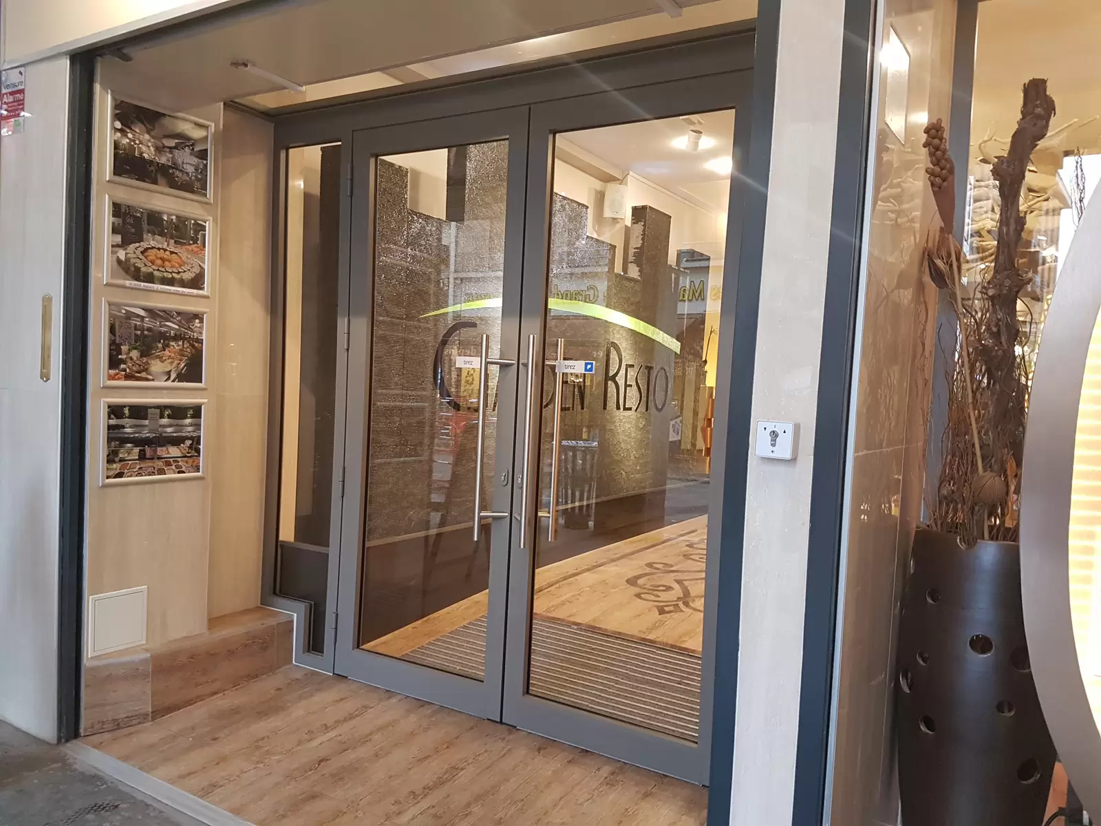 Miroiterie et menuiserie - PORTE DE MAGASIN SUR ROUEN