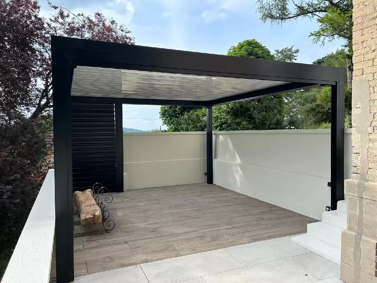 Vérandas, pergolas et SPA - FOURNITURE ET POSE D'UNE PERGOLA BIOCLIMATIQUE SUR DEVILLE LES ROUEN