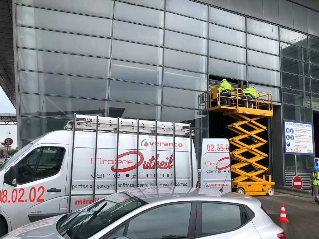 Miroiterie et menuiserie - REMPLACEMENT DE VITRAGE CASSE SUR GRAND QUEVILLY Miroiterie et menuiserie - REMPLACEMENT DE VITRAGE CASSE SUR GRAND QUEVILLY