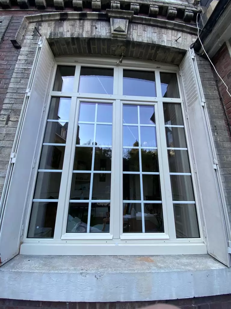 Miroiterie et menuiserie - Fenêtre bois traditionnelles de marque ATULAM