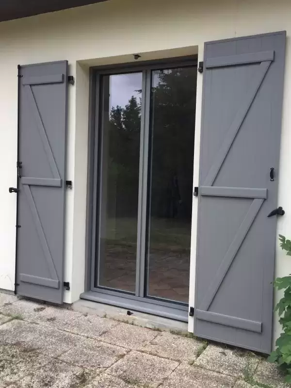 Miroiterie et menuiserie - rénovation des fenêtres et porte d'une maison à SAINT OUEN DE THOUBERVILLE Miroiterie et menuiserie - rénovation des fenêtres et porte d'une maison à SAINT OUEN DE THOUBERVILLE