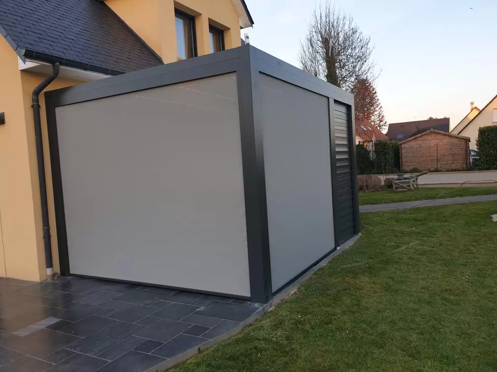 Vérandas, pergolas et SPA - PERGOLA BIOCLIMATIQUE AVEC PROTECT LAMES ET STORES