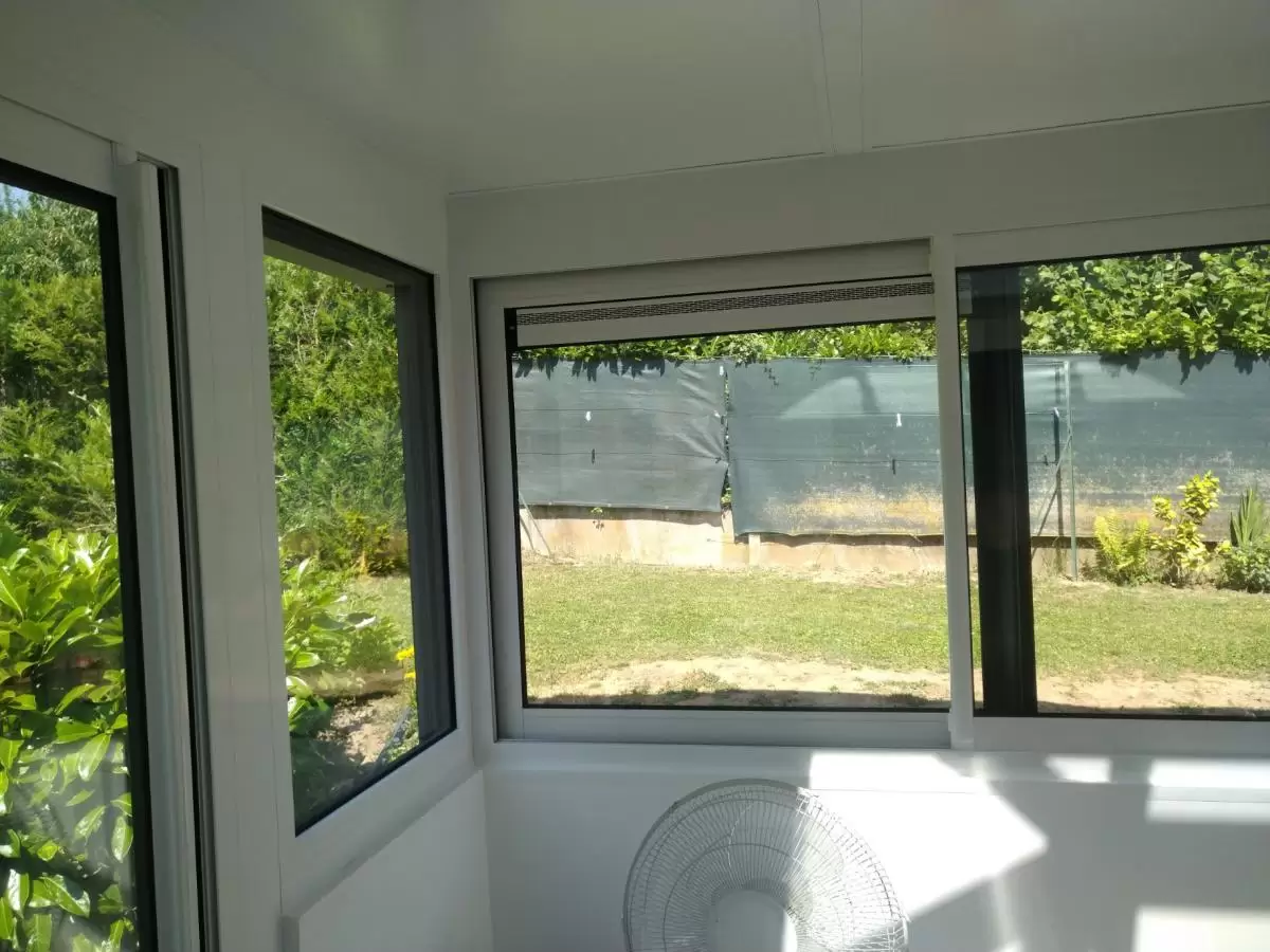 Vérandas, pergolas et SPA - POSE D UNE VERANDA EN ALUMINIUM A EPONE Vérandas, pergolas et SPA - POSE D UNE VERANDA EN ALUMINIUM A EPONE