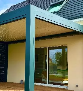 Montage d‘une pergola bioclimatique Montage d‘une pergola bioclimatique